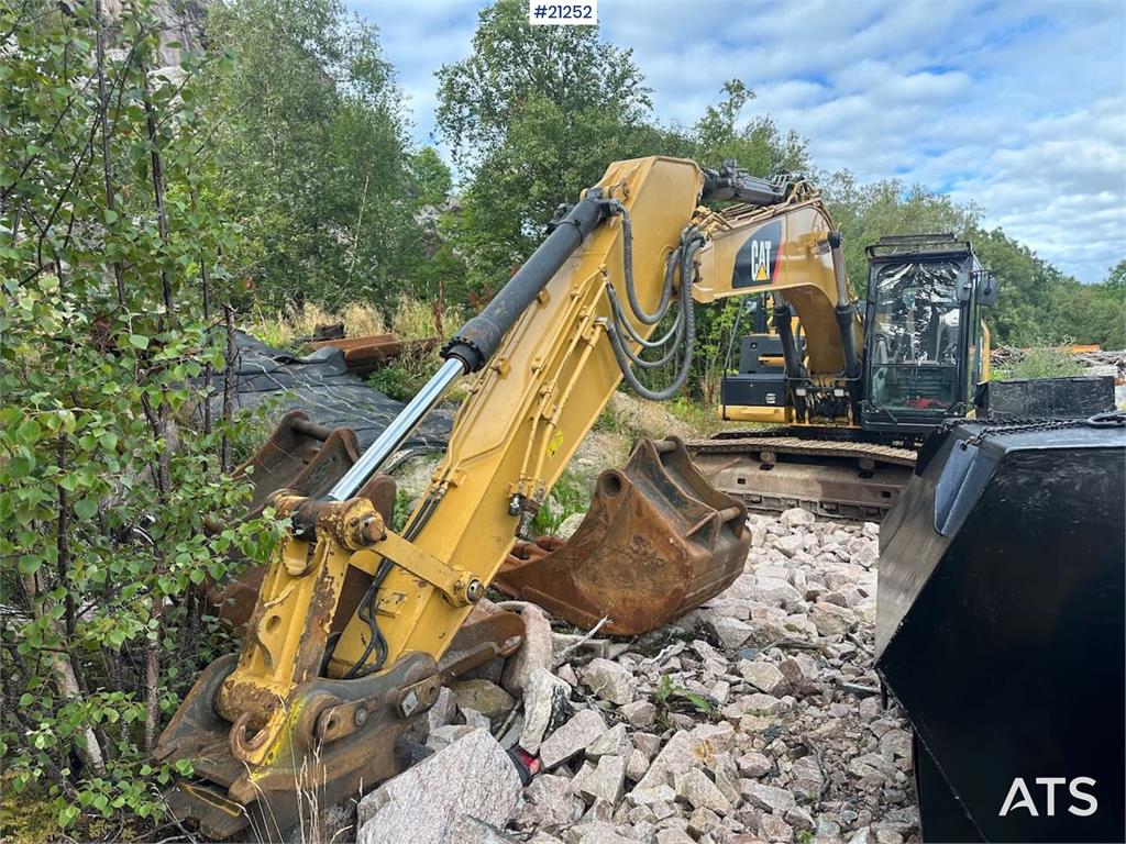 CAT 323E excavator w/ 3 buckets.
