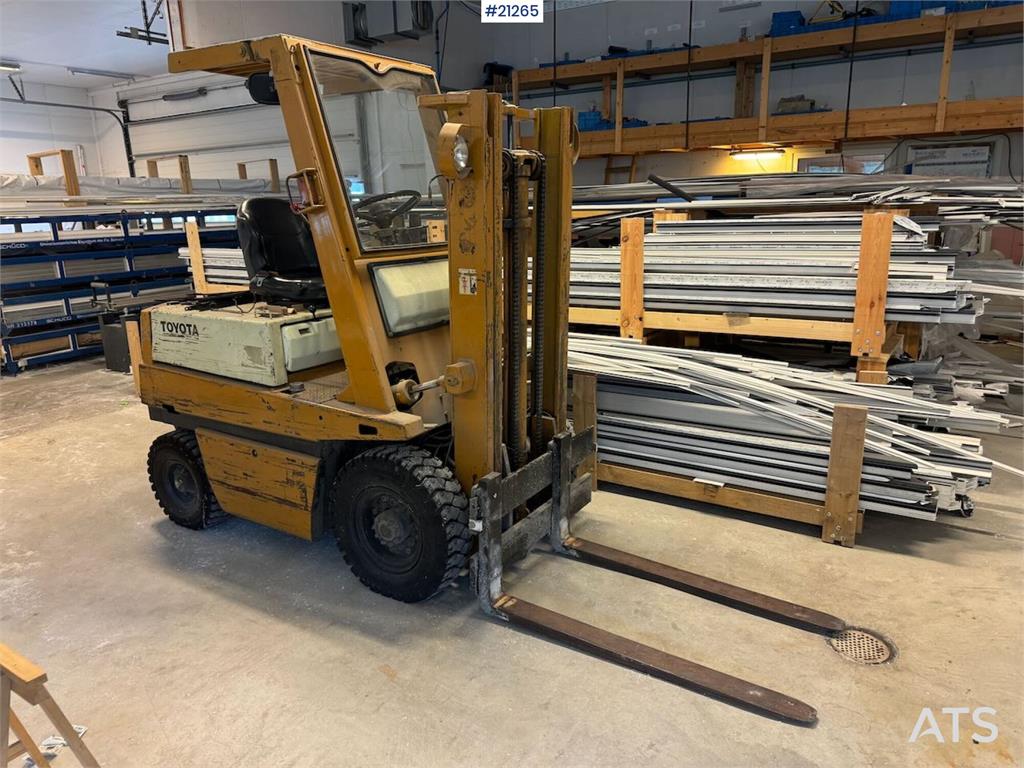 Toyota 3FB25 Electric Forklift