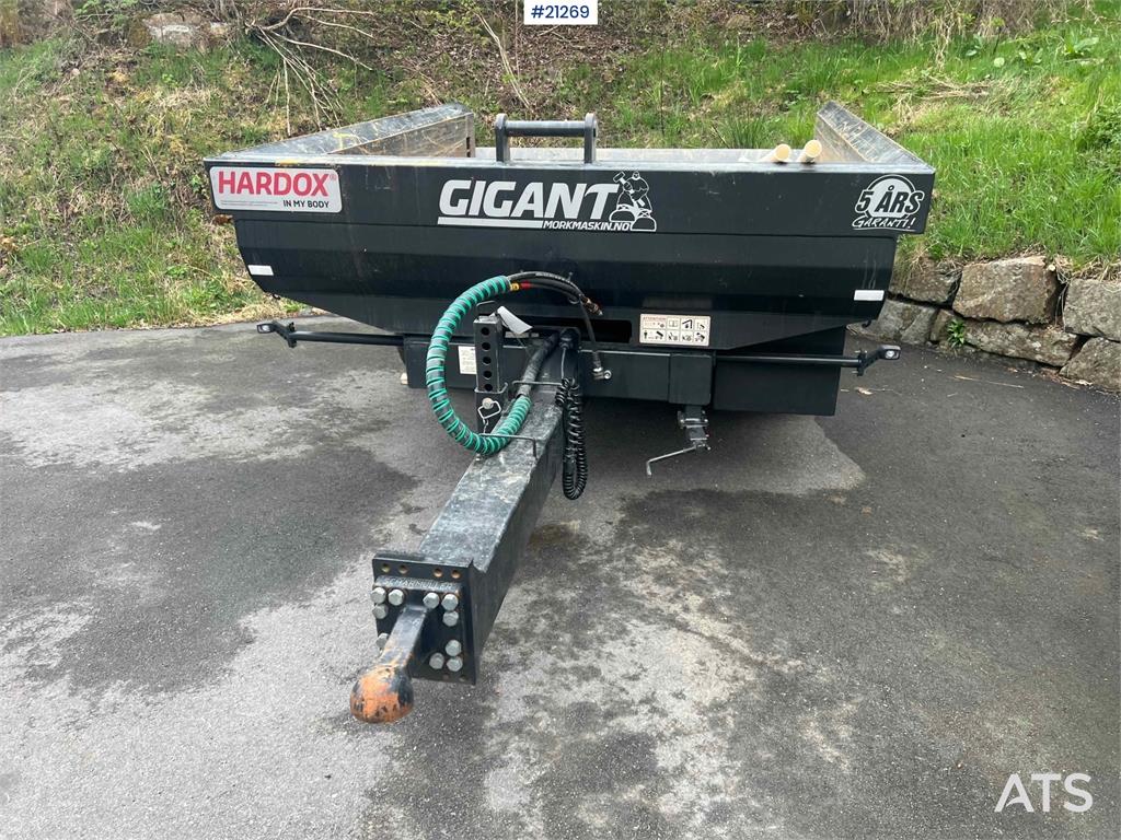 Gigant Wheel Machine Trailer