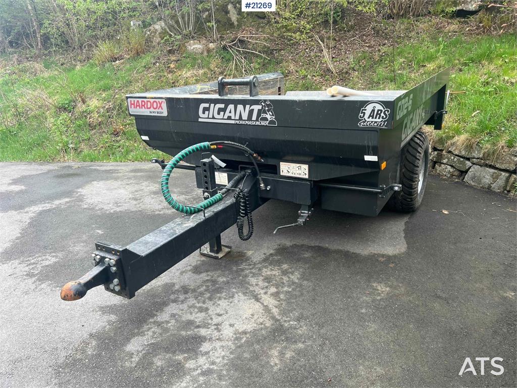 Gigant Wheel Machine Trailer