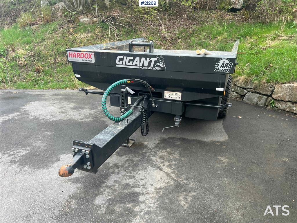 Gigant Wheel Machine Trailer