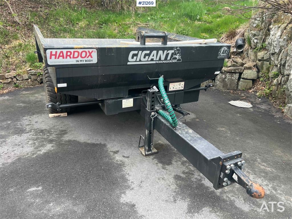 Gigant Wheel Machine Trailer