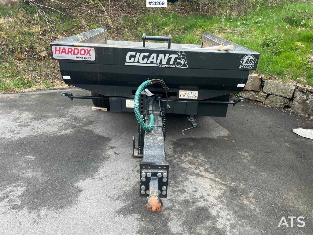 Gigant Wheel Machine Trailer
