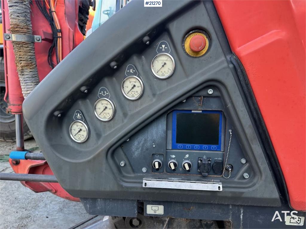 Sandvik Dino DC400Ri drilling rig w/ almost new chassis.