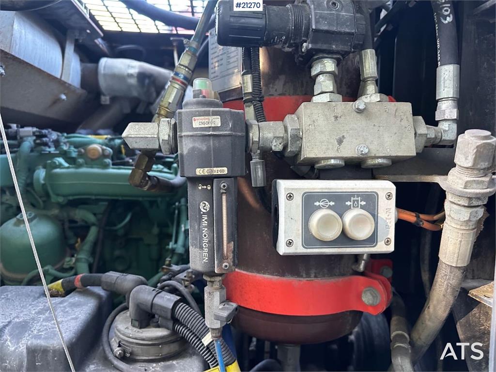 Sandvik Dino DC400Ri drilling rig w/ almost new chassis.