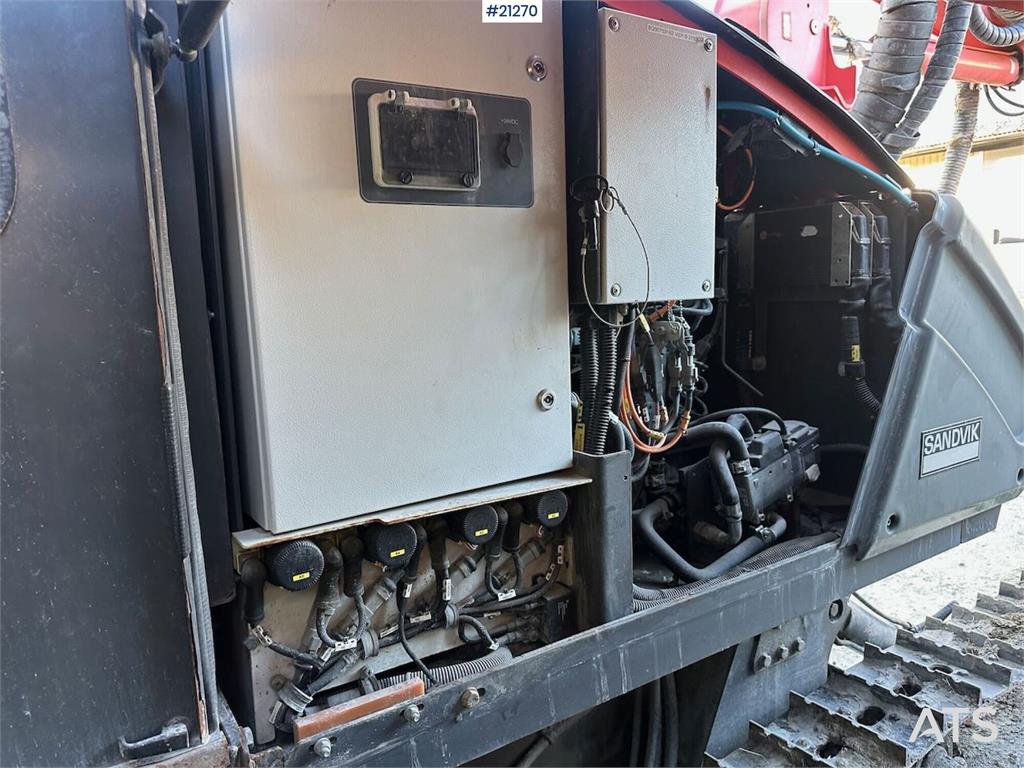 Sandvik Dino DC400Ri drilling rig w/ almost new chassis.