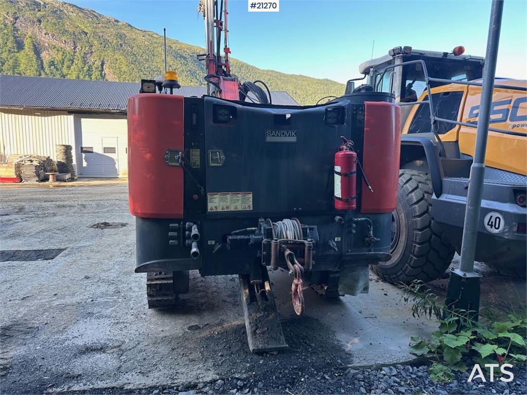 Sandvik Dino DC400Ri drilling rig w/ almost new chassis.