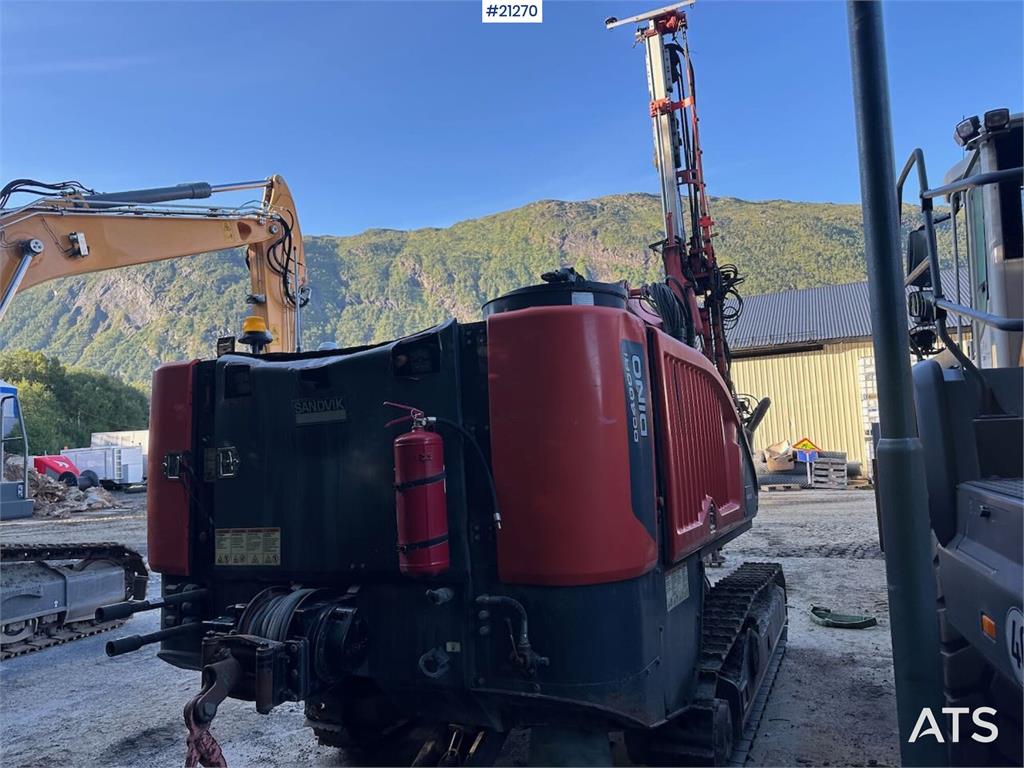 Sandvik Dino DC400Ri drilling rig w/ almost new chassis.