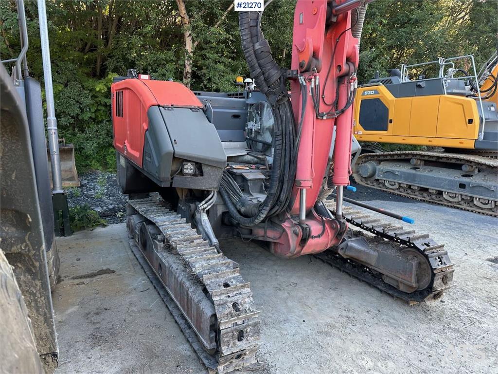 Sandvik Dino DC400Ri drilling rig w/ almost new chassis.