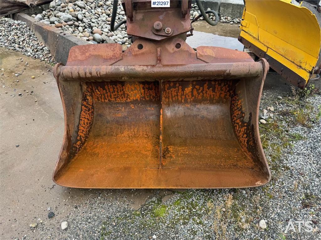 Samsung SE130LC Crawler Excavator w/ 3 Buckets