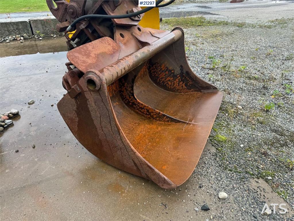 Samsung SE130LC Crawler Excavator w/ 3 Buckets