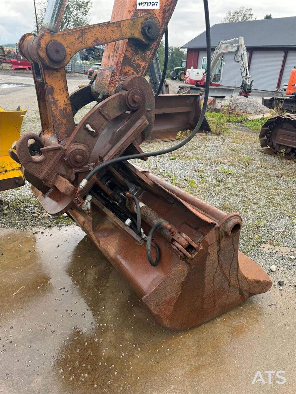 Samsung SE130LC Crawler Excavator w/ 3 Buckets