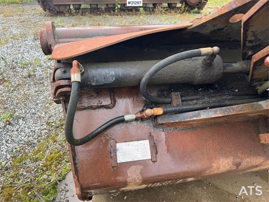Samsung SE130LC Crawler Excavator w/ 3 Buckets