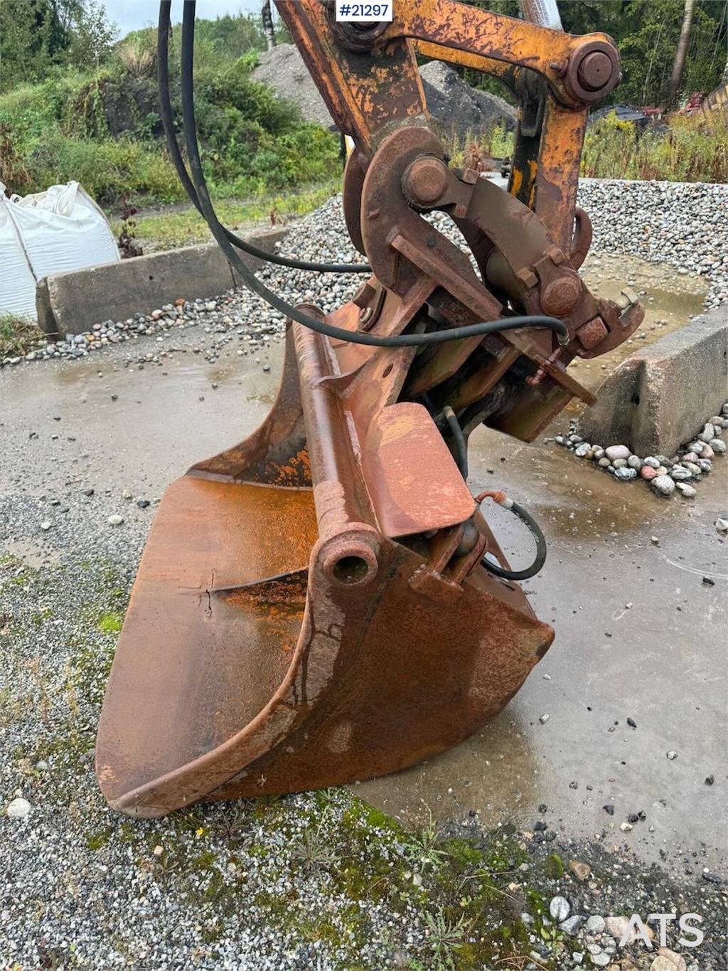 Samsung SE130LC Crawler Excavator w/ 3 Buckets
