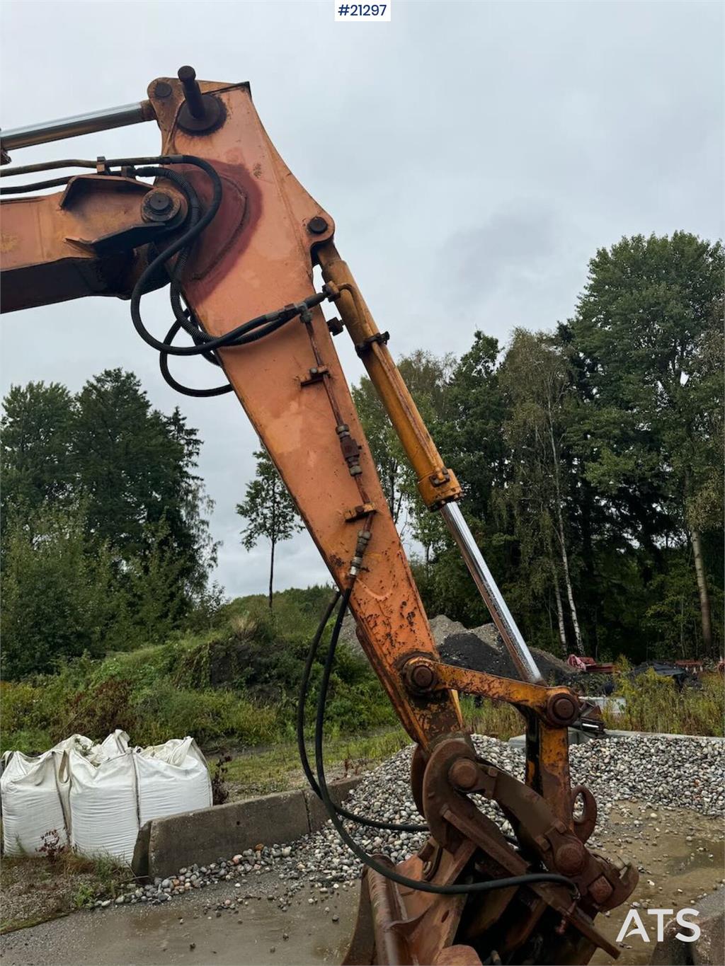Samsung SE130LC Crawler Excavator w/ 3 Buckets