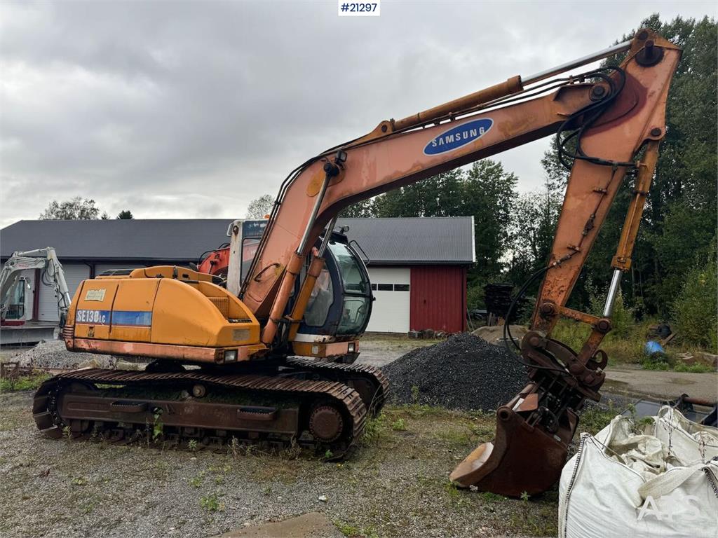 Samsung SE130LC Crawler Excavator w/ 3 Buckets
