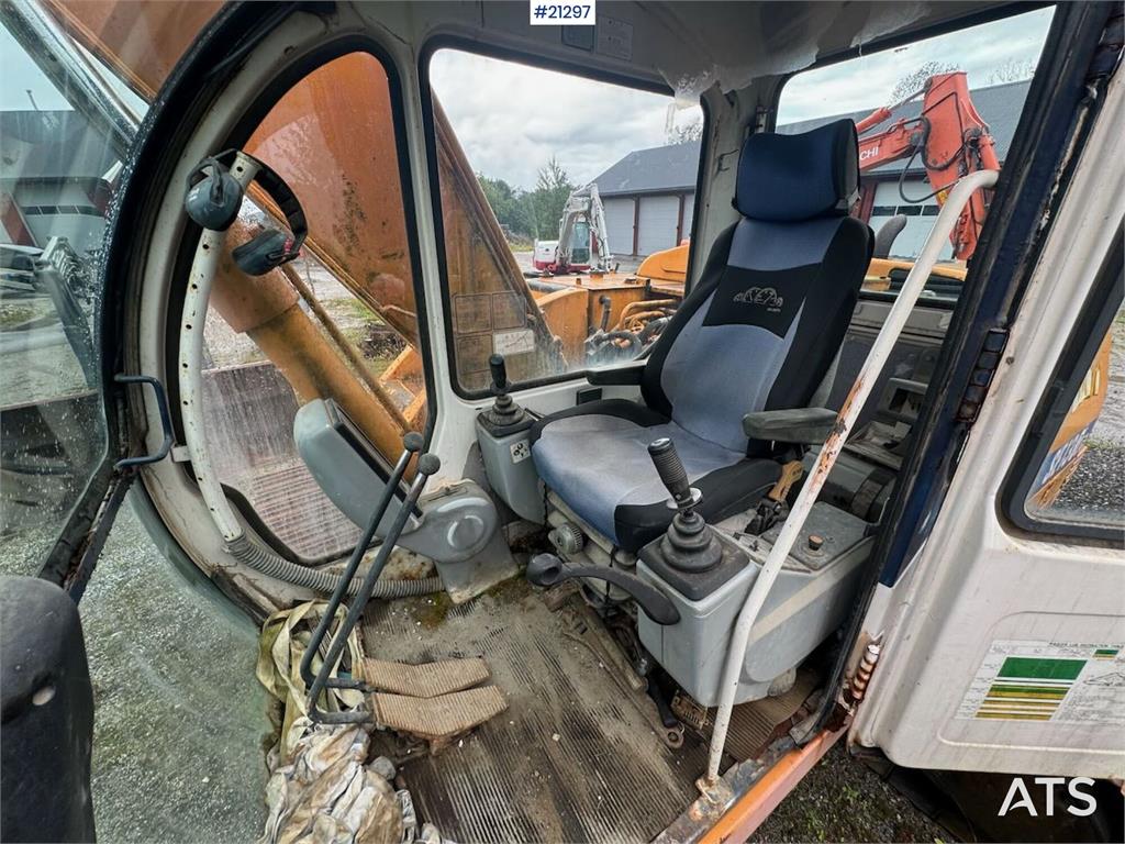 Samsung SE130LC Crawler Excavator w/ 3 Buckets