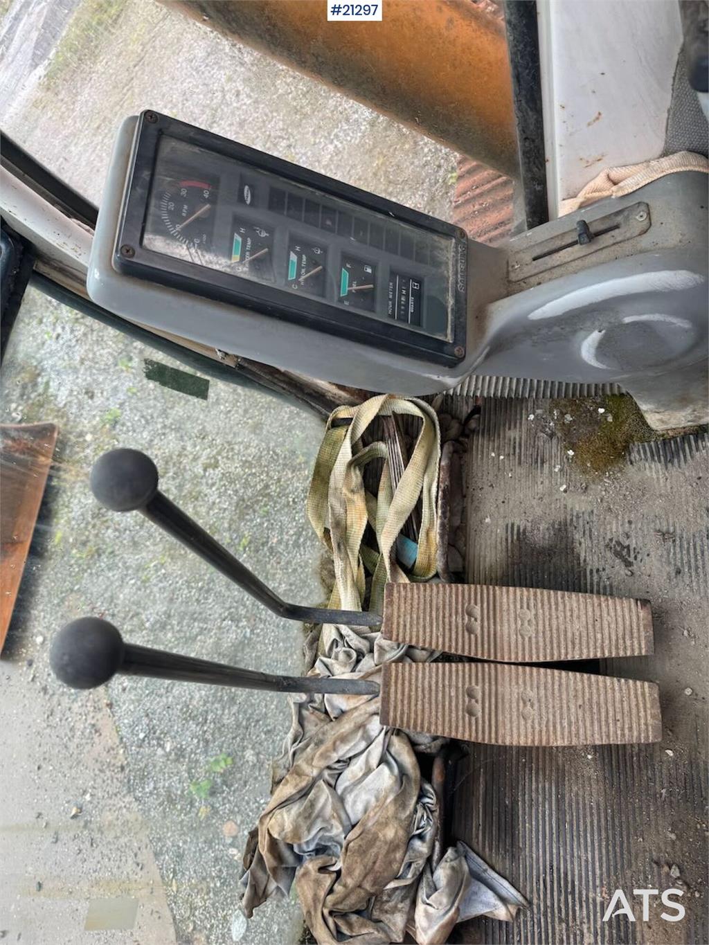 Samsung SE130LC Crawler Excavator w/ 3 Buckets