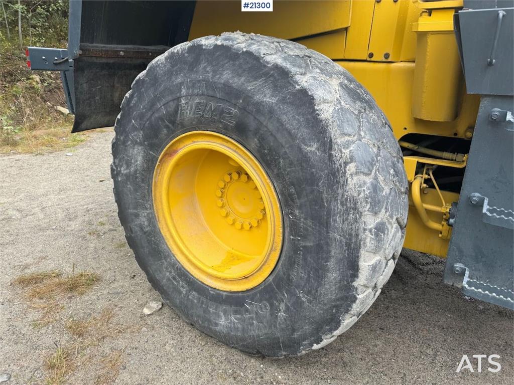 Komatsu WA320-3H wheel loader w/ bucket WATCH VIDEO