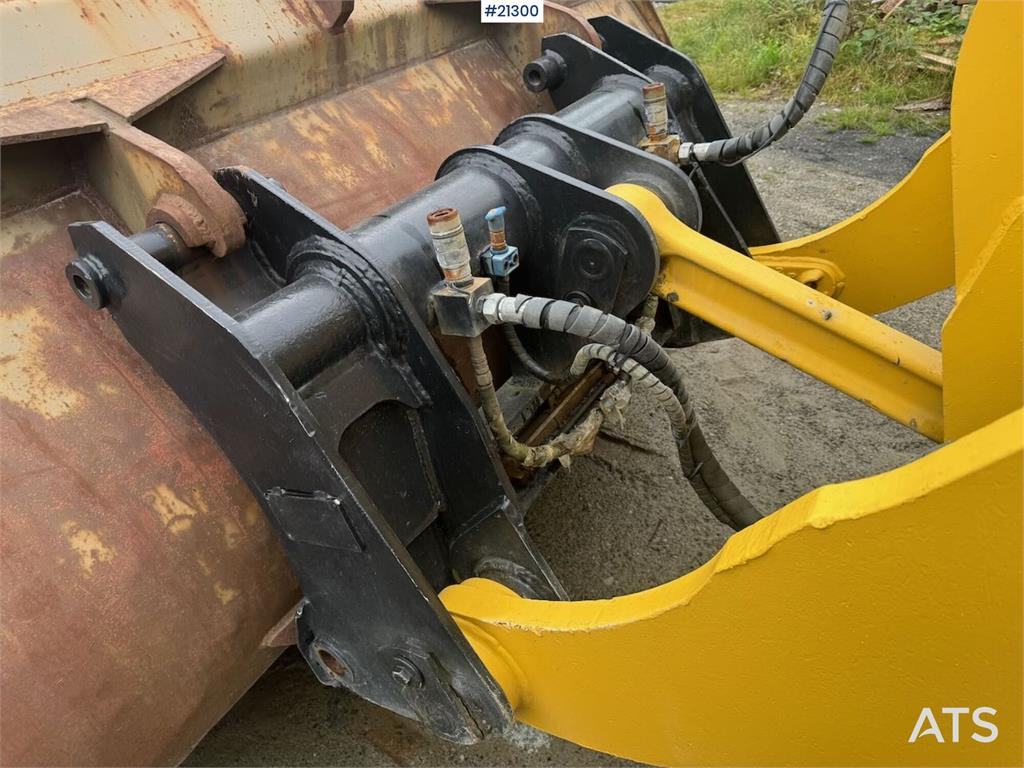 Komatsu WA320-3H wheel loader w/ bucket WATCH VIDEO