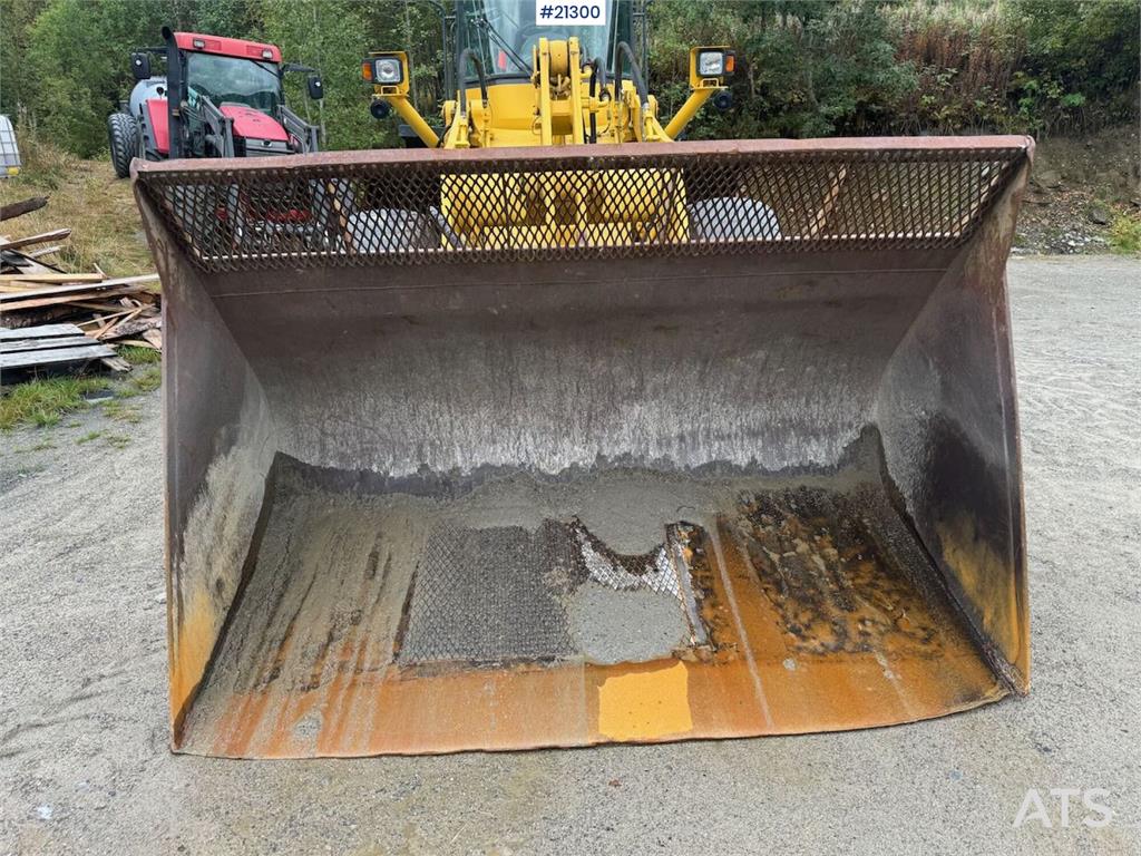 Komatsu WA320-3H wheel loader w/ bucket WATCH VIDEO