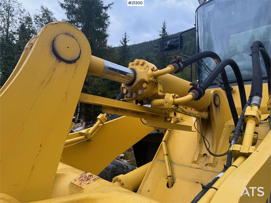 Komatsu WA320-3H wheel loader w/ bucket WATCH VIDEO