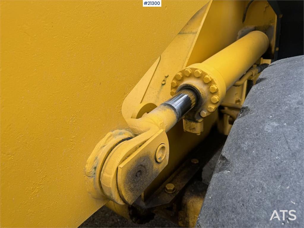 Komatsu WA320-3H wheel loader w/ bucket WATCH VIDEO
