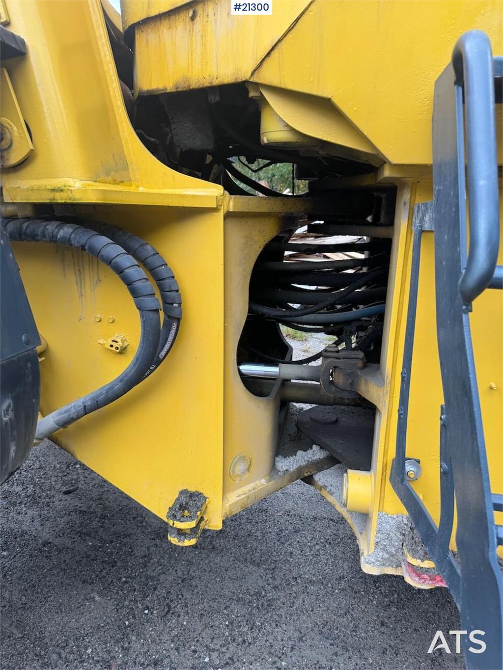 Komatsu WA320-3H wheel loader w/ bucket WATCH VIDEO