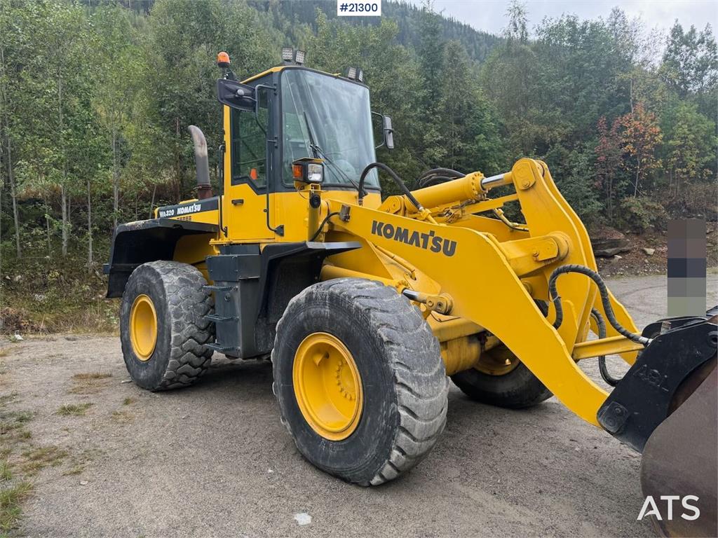 Komatsu WA320-3H wheel loader w/ bucket WATCH VIDEO