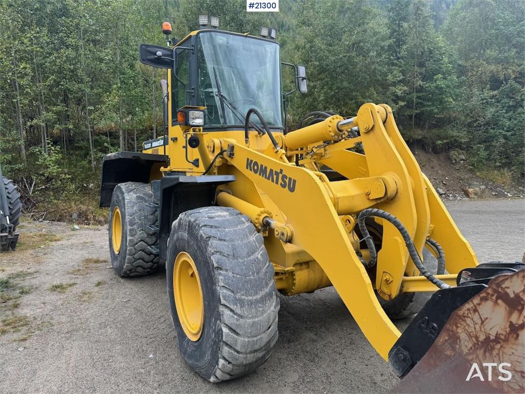 Komatsu WA320-3H wheel loader w/ bucket WATCH VIDEO