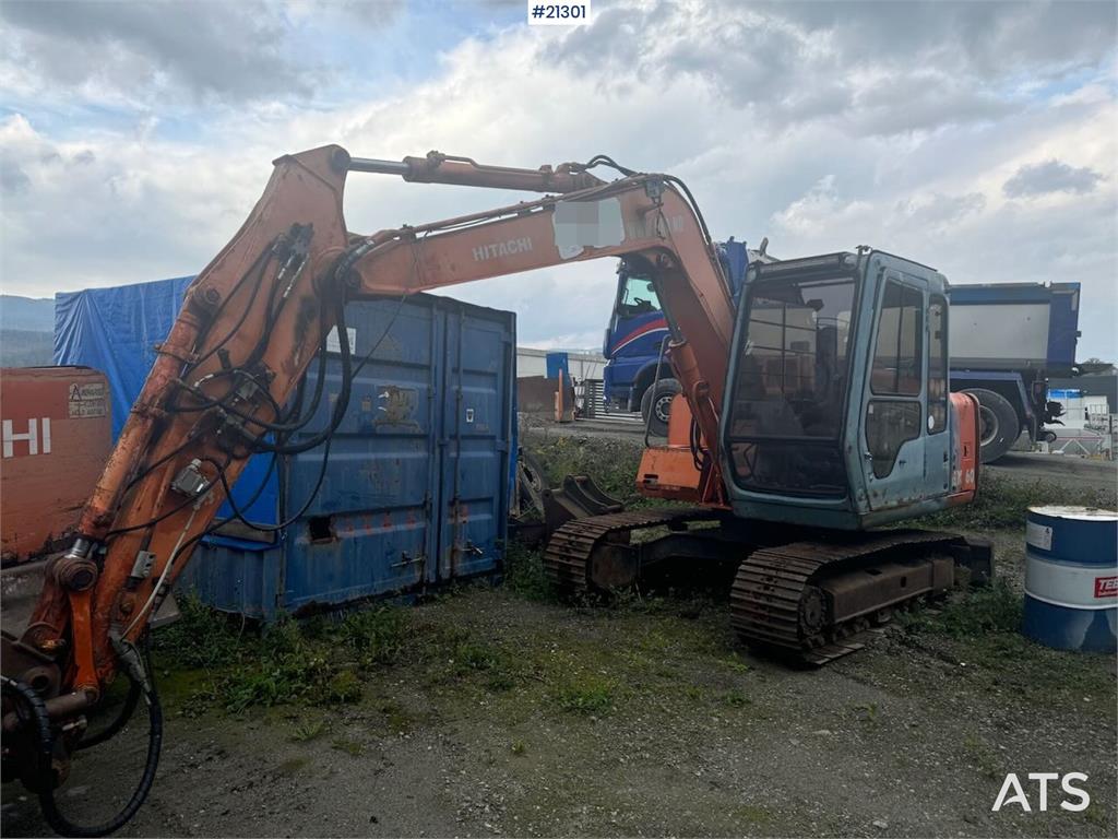 Hitachi EX60 Crawler excavator w/ rotor tilt and bucket