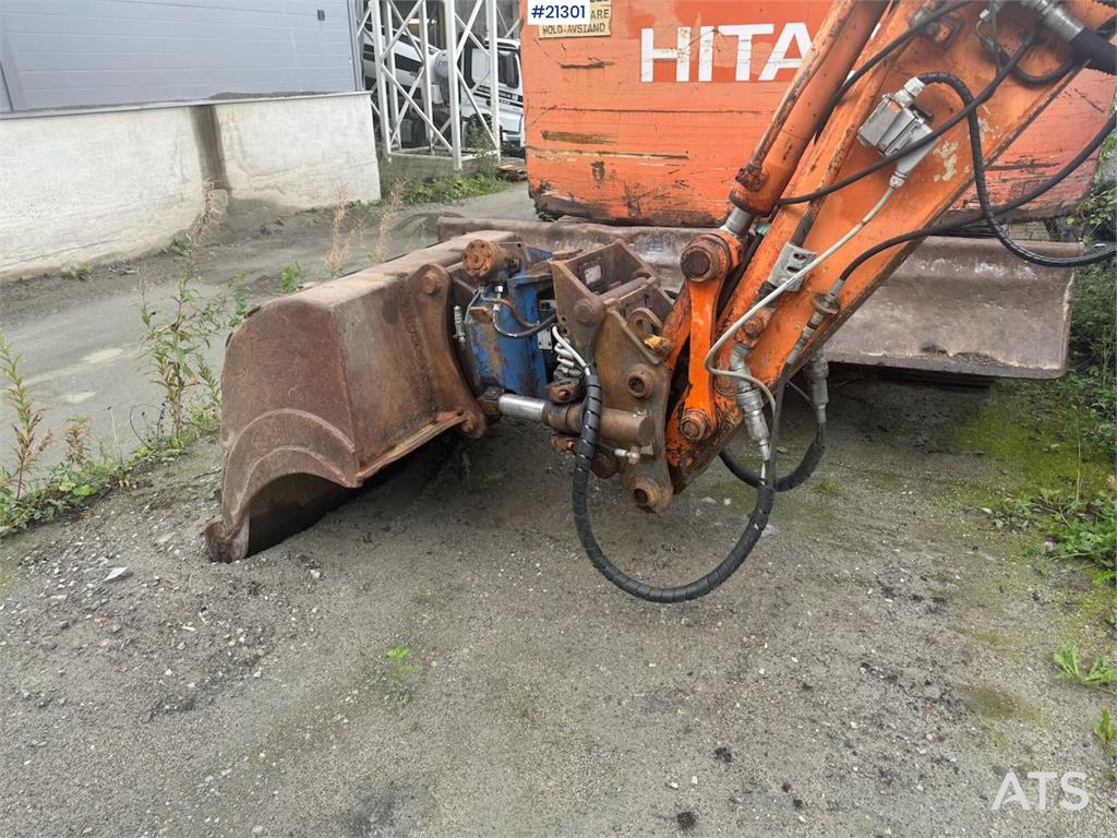Hitachi EX60 Crawler excavator w/ rotor tilt and bucket