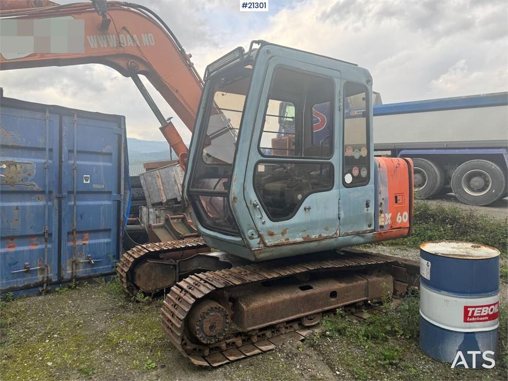 Hitachi EX60 Crawler excavator w/ rotor tilt and bucket