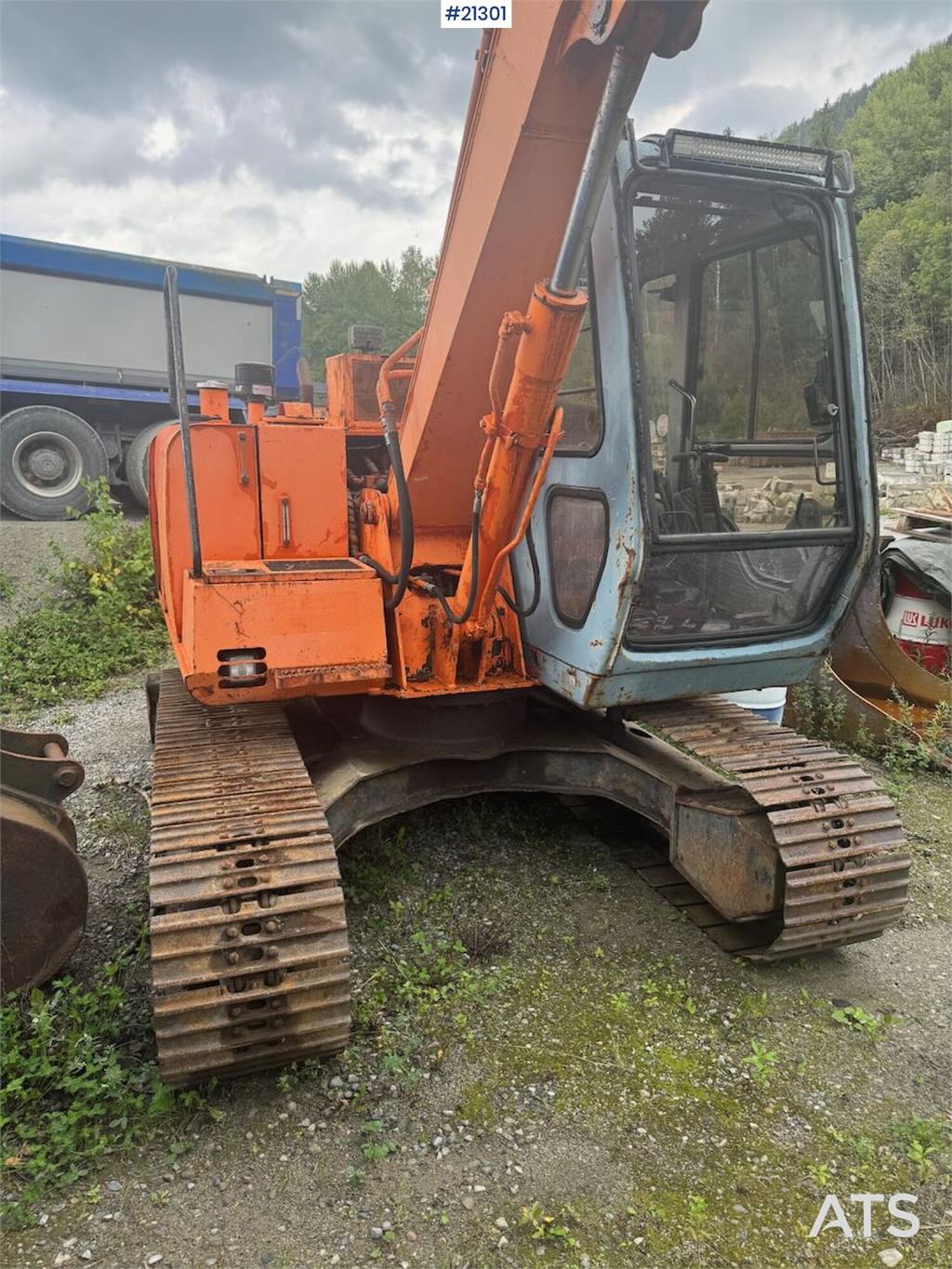 Hitachi EX60 Crawler excavator w/ rotor tilt and bucket