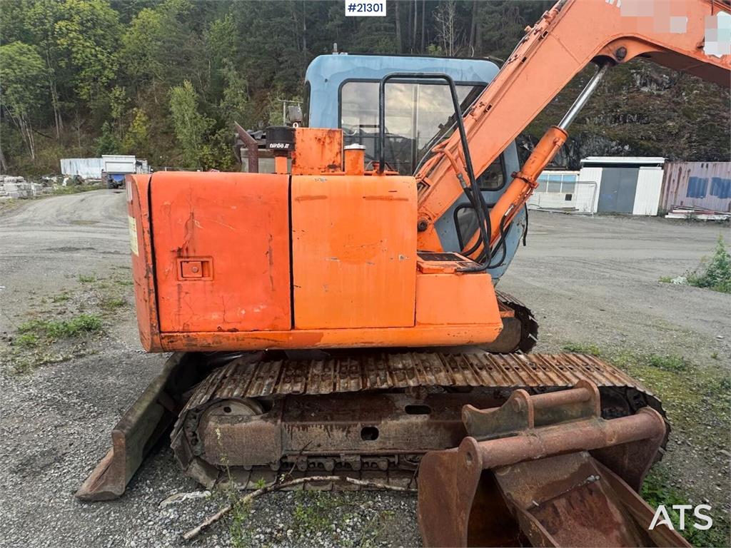 Hitachi EX60 Crawler excavator w/ rotor tilt and bucket