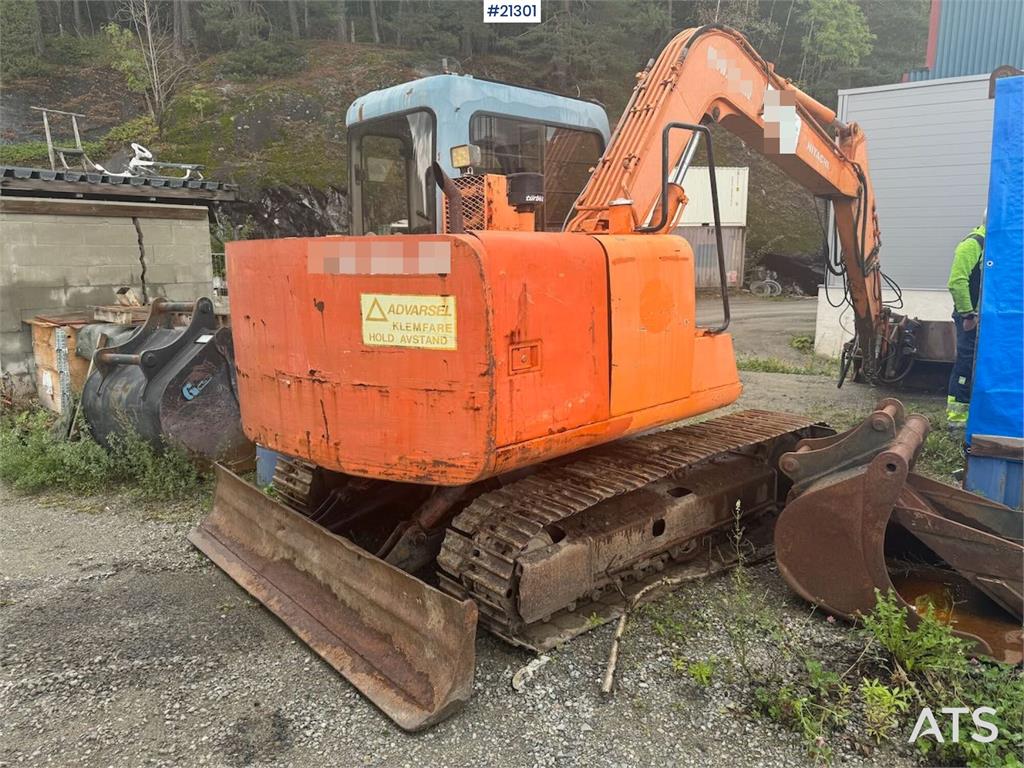 Hitachi EX60 Crawler excavator w/ rotor tilt and bucket