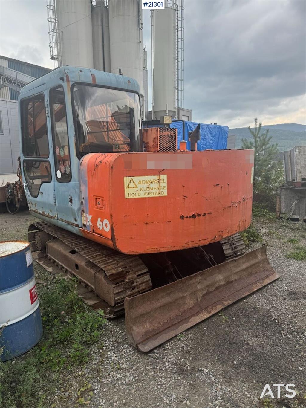 Hitachi EX60 Crawler excavator w/ rotor tilt and bucket