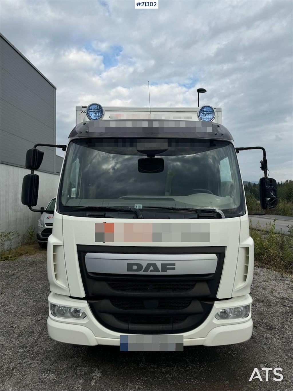 DAF LF180 4x2 box truck w/ lift. 133,000 km. WATCH VID
