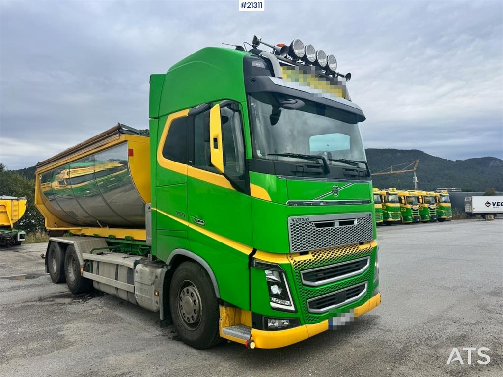 Volvo FH16 750 6x2 Hook truck.