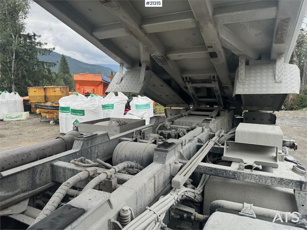 Scania R580 8x4 Plow rigged dump truck