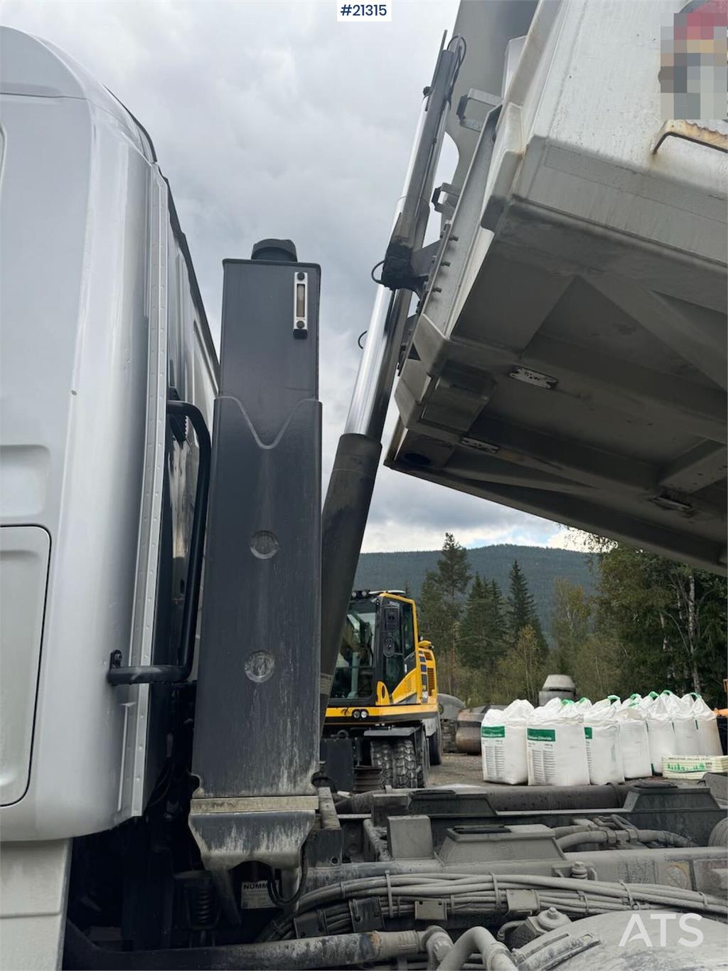 Scania R580 8x4 Plow rigged dump truck
