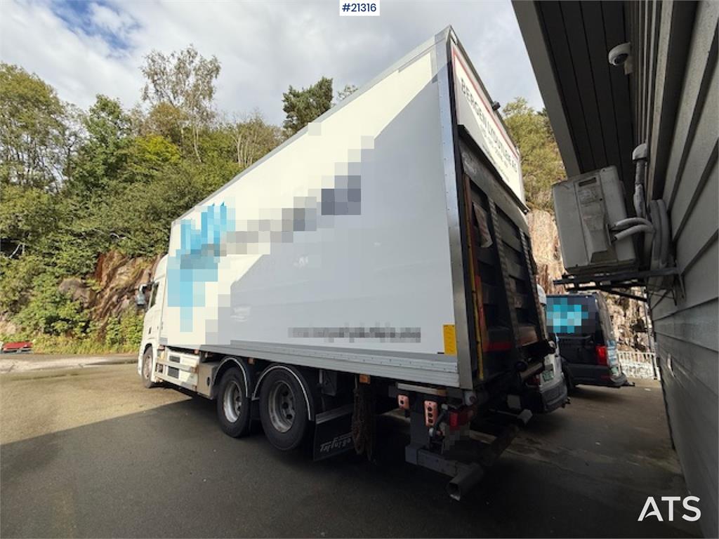 Scania R520 w/ refrigerator/freezer unit in unknown condi