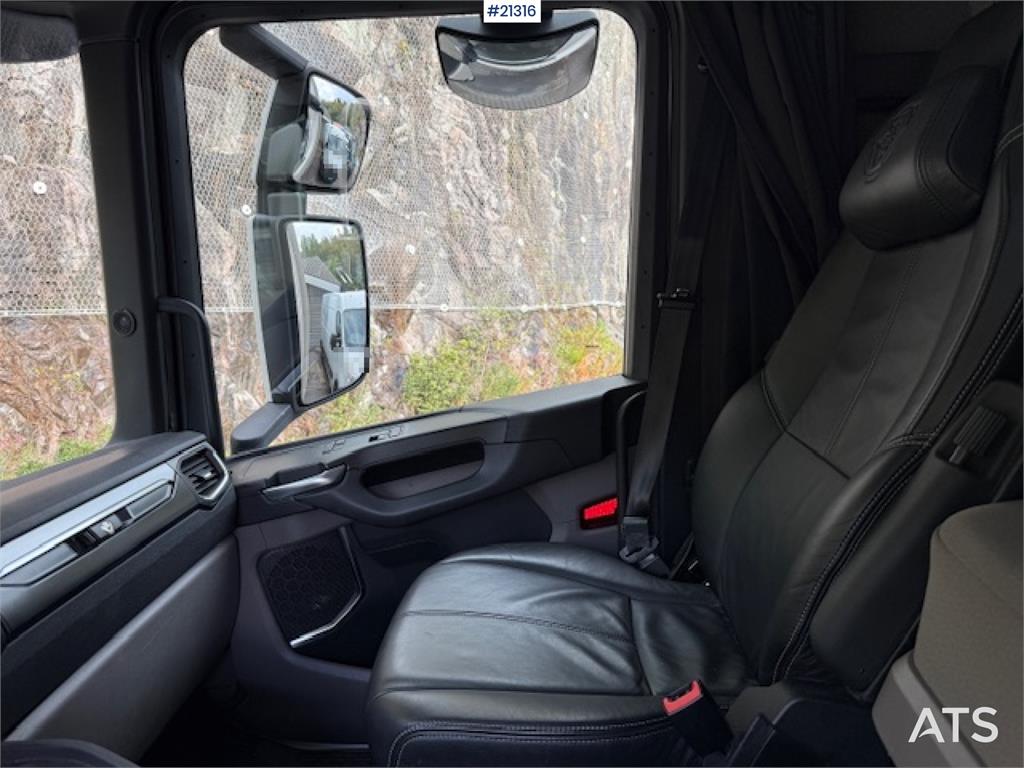 Scania R520 w/ refrigerator/freezer unit in unknown condi