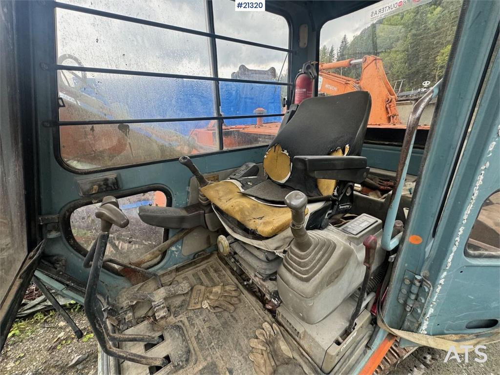 Hitachi EX60BL-3 Crawler excavator w/ power tilt and bucke