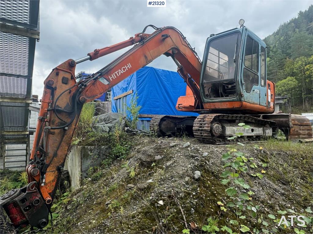 Hitachi EX60BL-3 Crawler excavator w/ power tilt and bucke