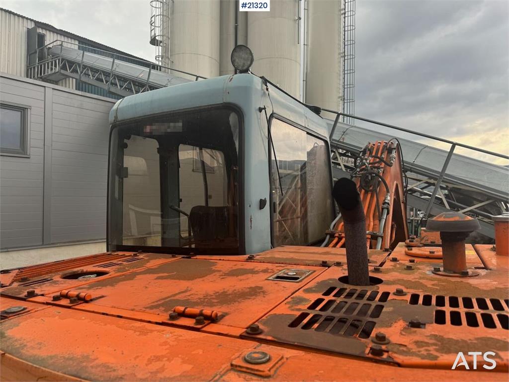Hitachi EX60BL-3 Crawler excavator w/ power tilt and bucke