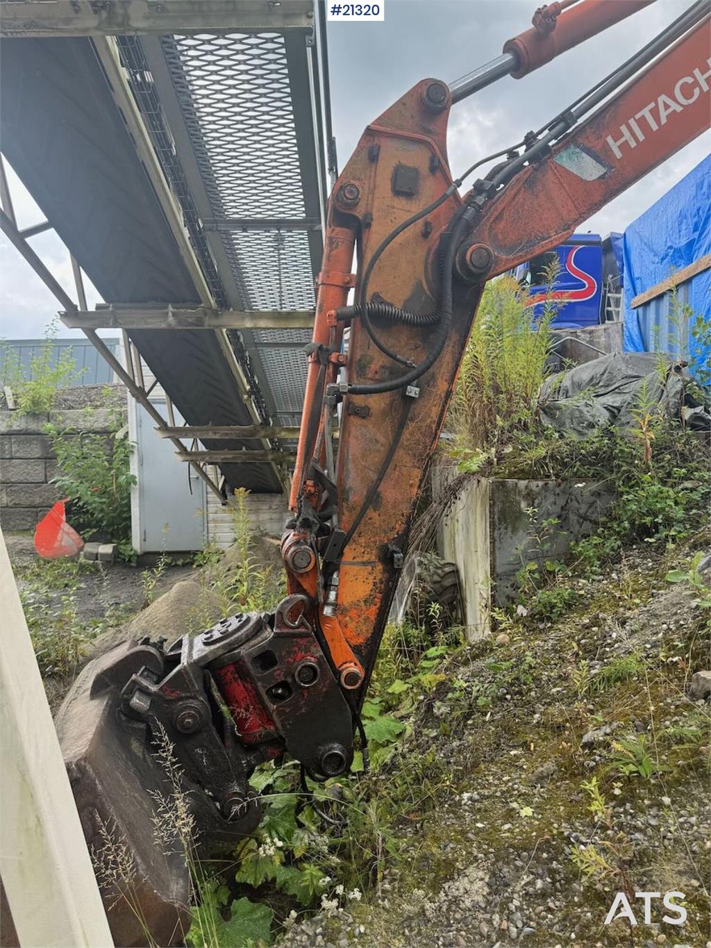Hitachi EX60BL-3 Crawler excavator w/ power tilt and bucke