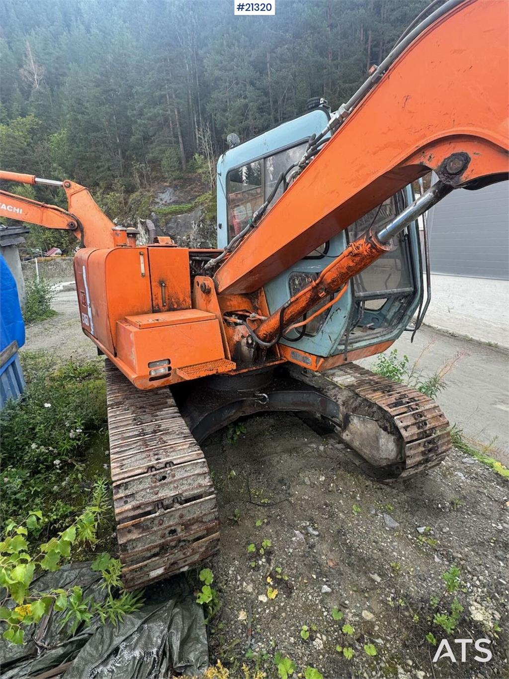 Hitachi EX60BL-3 Crawler excavator w/ power tilt and bucke