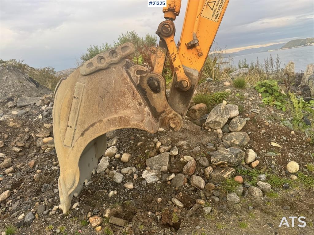 JCB JS200LC