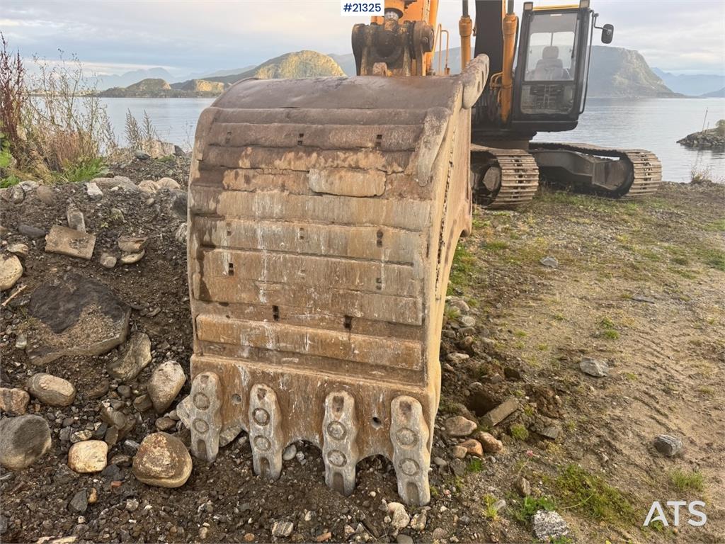 JCB JS200LC